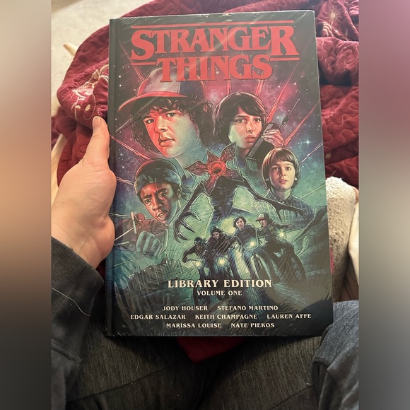 Stranger things graphic novel sealed - Picture 1 of 2